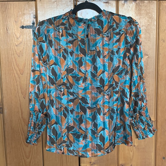 NWOT Modern Leaf Patterned Blouse - Picture 4 of 8